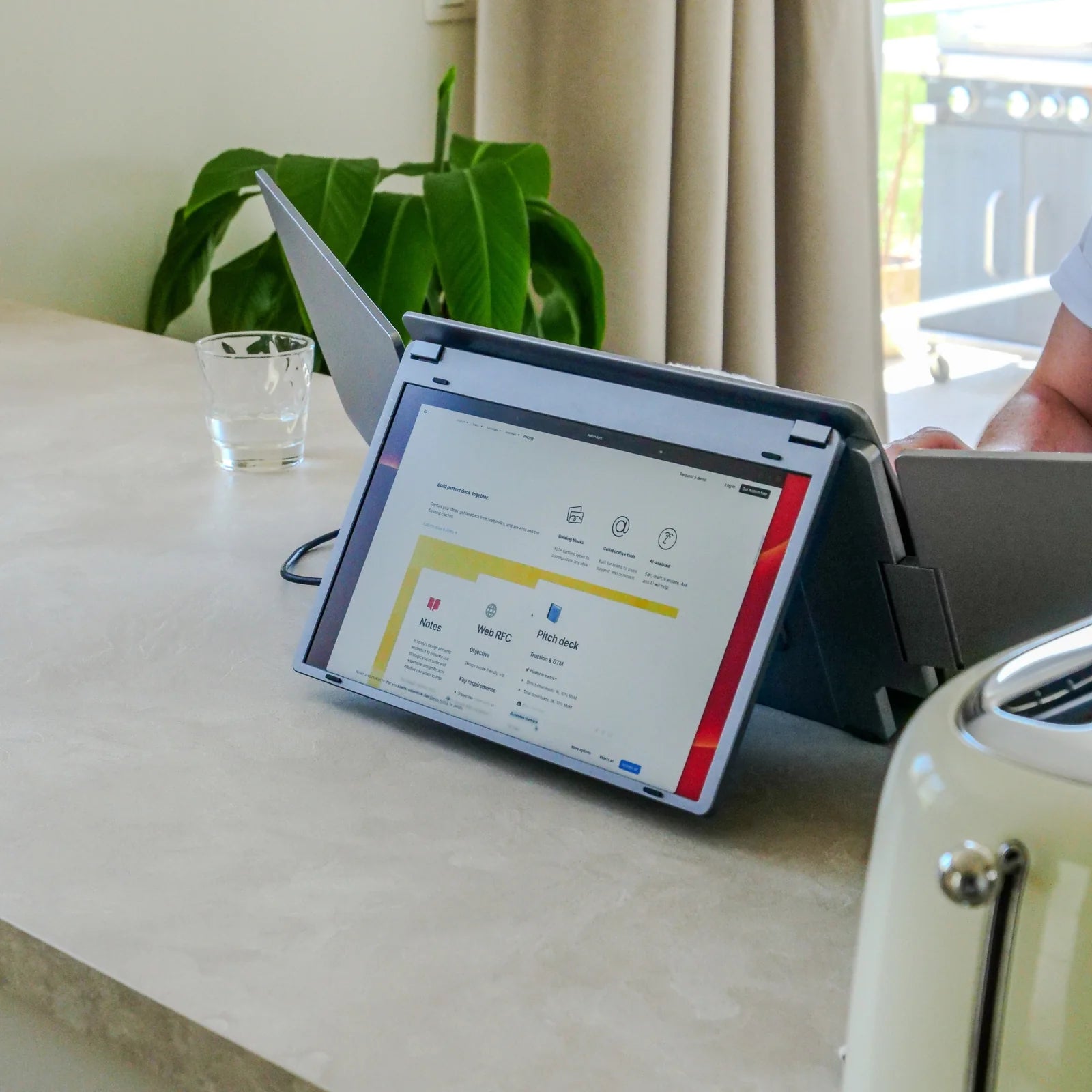 MaxView Pro | Triple Laptop Screen Extender